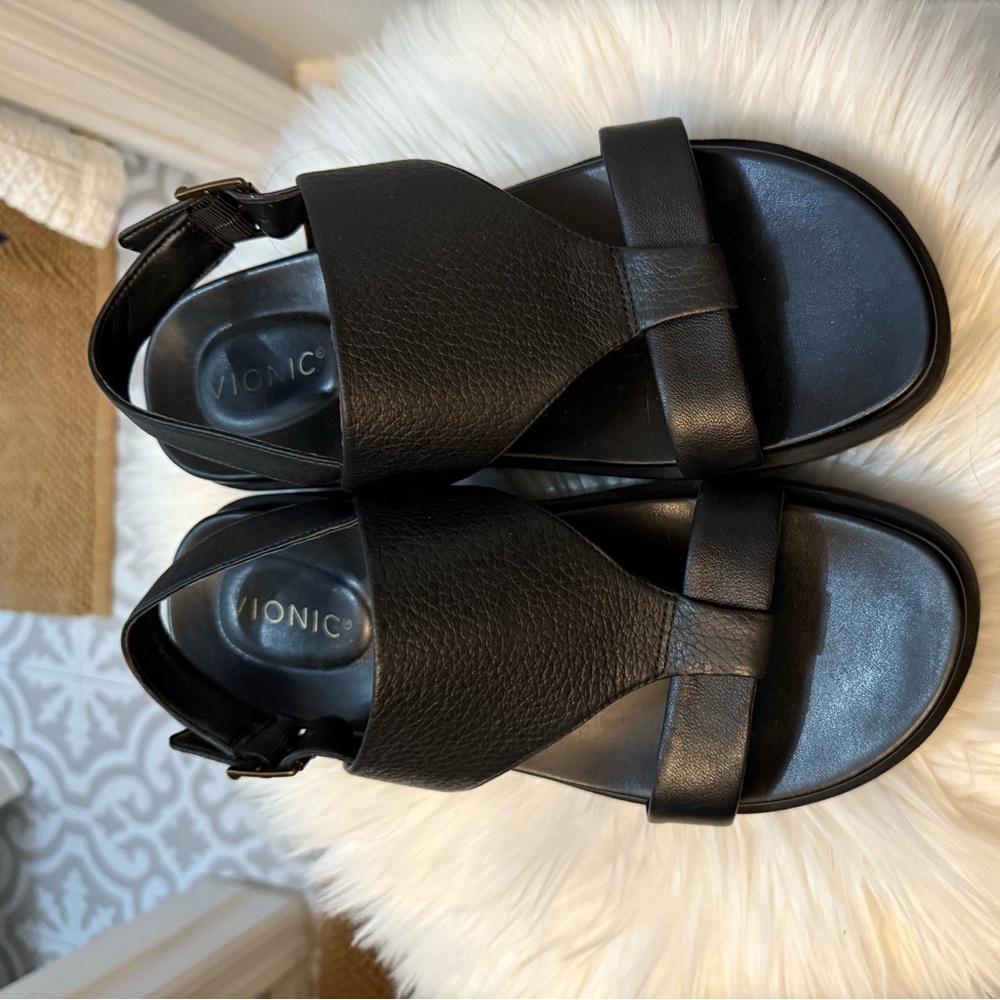 Vionic Black Textured Leather Platform Toe-Ring Slingback Sandals - Picture 5 of 6
